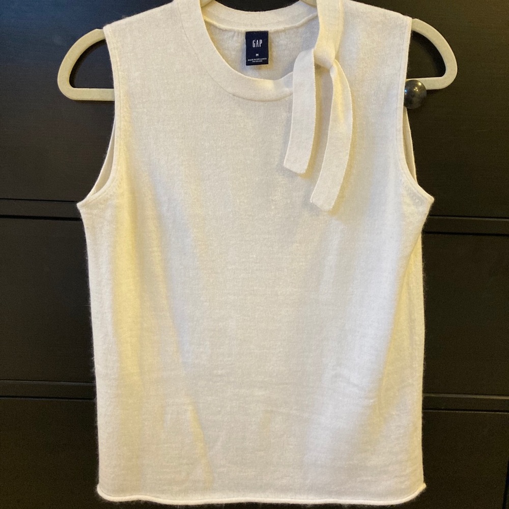 LIKE NEW Winter White tie neck Top